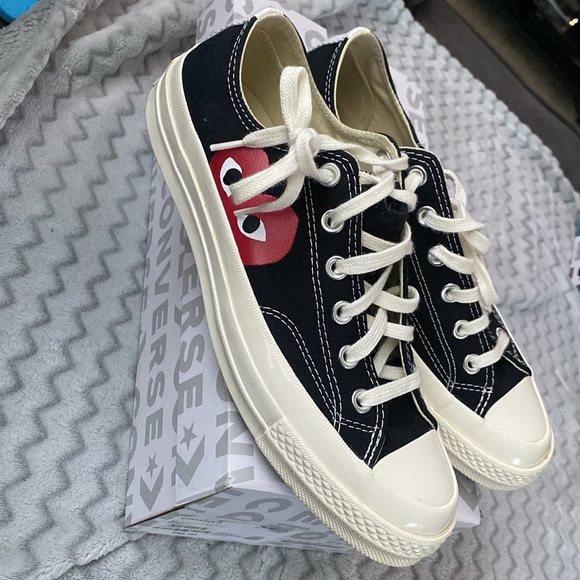 Black converse - Picture 3 of 4